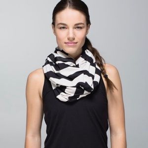 Lululemon Vinyasa Striped Scarf NWT